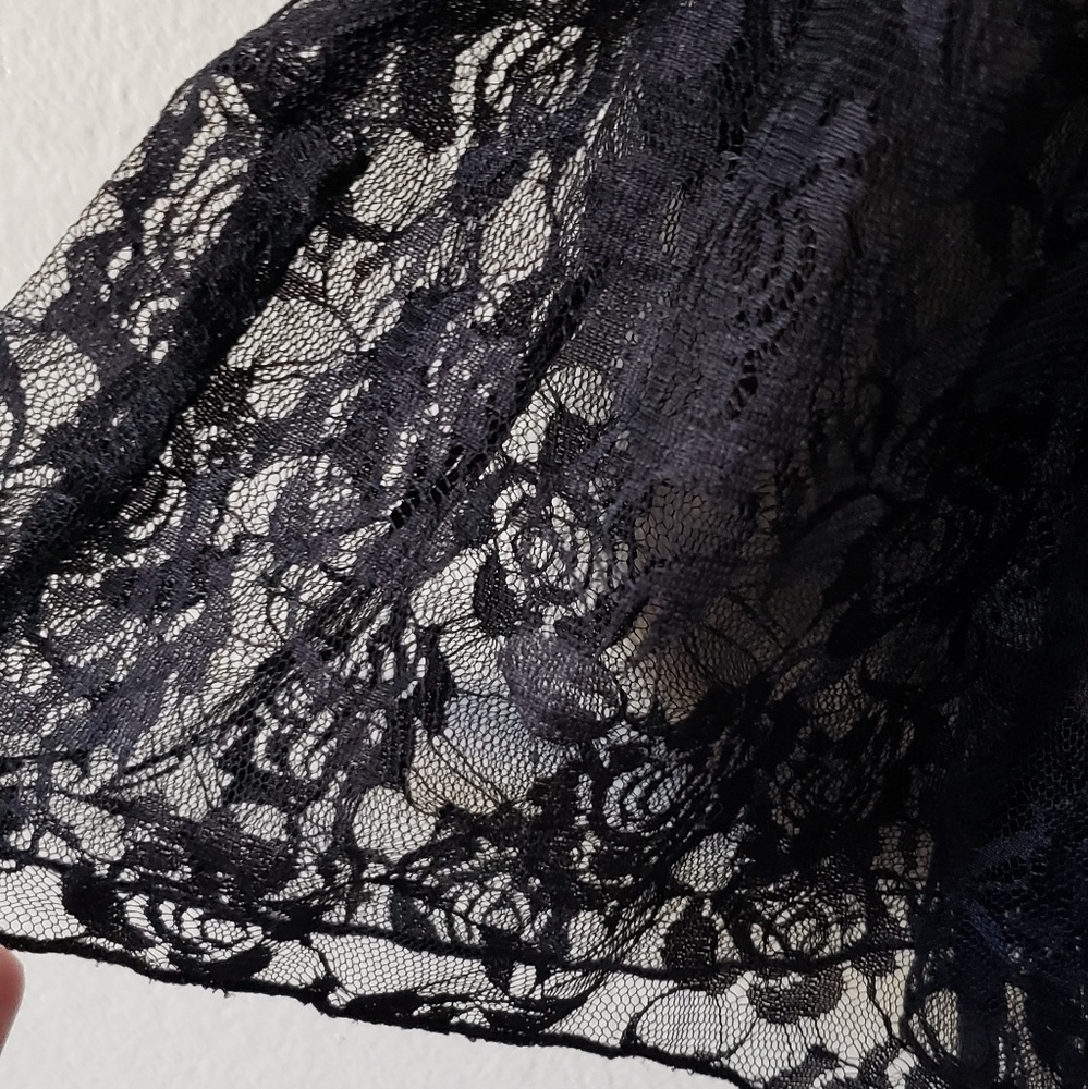 Lace Robe - Picture 2 of 4